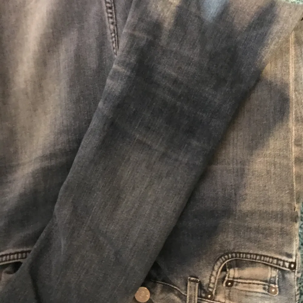Ett par acne jeans som jag int använder längre. Skiket är 9/10 med inga fel i byxorna. Går att förhandla . Jeans & Byxor.
