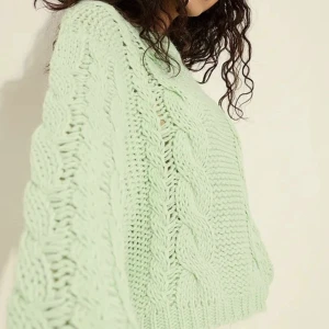 Stickad - Jätte mysig tröja, i en pastell grön färg. Denne från nakd, använd ca en gång. Skriv vid frågor.❤️