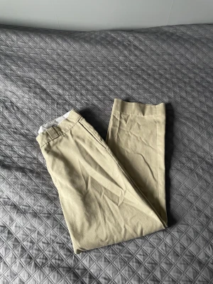 Dickies 874 byxor - assnygga! - säljer mina dickies byxor eftersom de inte kommer till användning längre! De är i storlek 34/32! I bra skick!