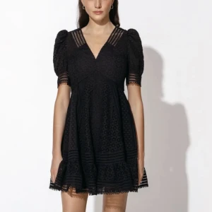 By Malina Klänning - Super fin By malina klänning i storlek S. Använt en gång och är i nytt skick! Nyspris 2600❤️💕