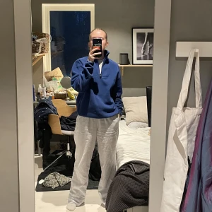 blå fleece - blå fleecetröja med halfzip från Everest köpt secondhand men fint skick storlek xs men passar s/m!