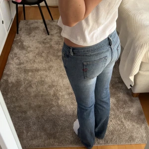 Diesel jeans - Säljer mina skitsnygga diesel jeans som har en så sjukt cool färg😍 Långa på mig som är 170 och lågmidjade🥰 Kom privat om ni vill ha fler bilder eller har nån fråga💕☺️