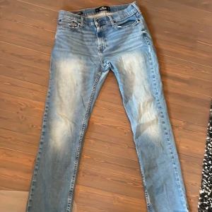 Jeans  - nya hollisterjeans, 32 i midja och längd