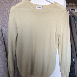 Davida cashmere tröja - Säljer denna fina cashmere tröja frn davida