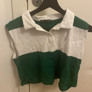 Tröja - Säljer detta linne/tröja från Zara i strl S. Superfin och passar bra till sommaren, dm för fler bilder.