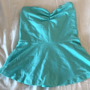 Turkos blå topp  - Fin blå topp från Ginatrico lappen sitter kvar! Öppen där bak