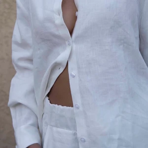 Vit adsgn skjorta - Nyskick! Storlek S köpt för 899