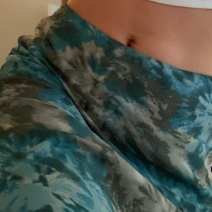 Kjol - En blå/grå fin sommarkjol. Aldrig använd❤️