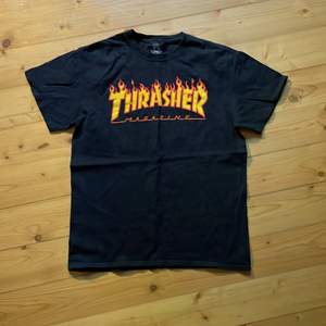 En svart thrasher t-shirt som knappt är andvänd och väldigt bra skick. Säljer pga den är lite för liten. Köparen står för frakt.