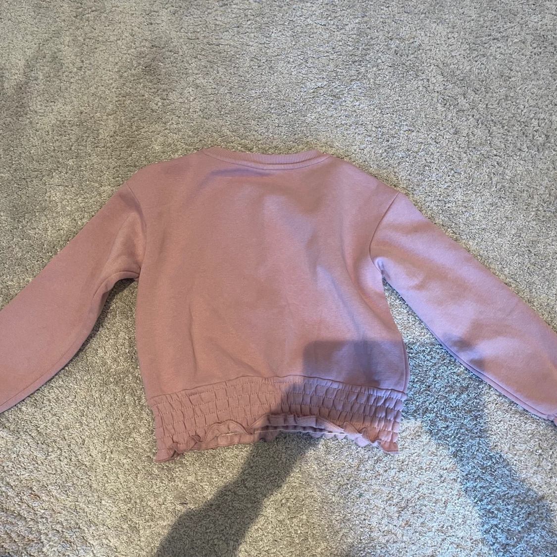 ‼️säljer denna lila tröjan med tryck‼️ - 90