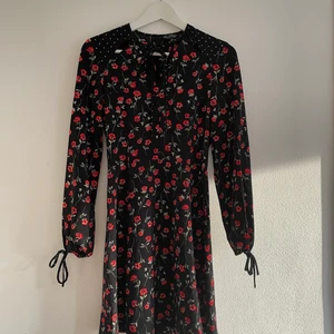 Miss Selfridge klänning - Snygg klänning med fina detaljer. köpt i new york.  Endast använd en gång