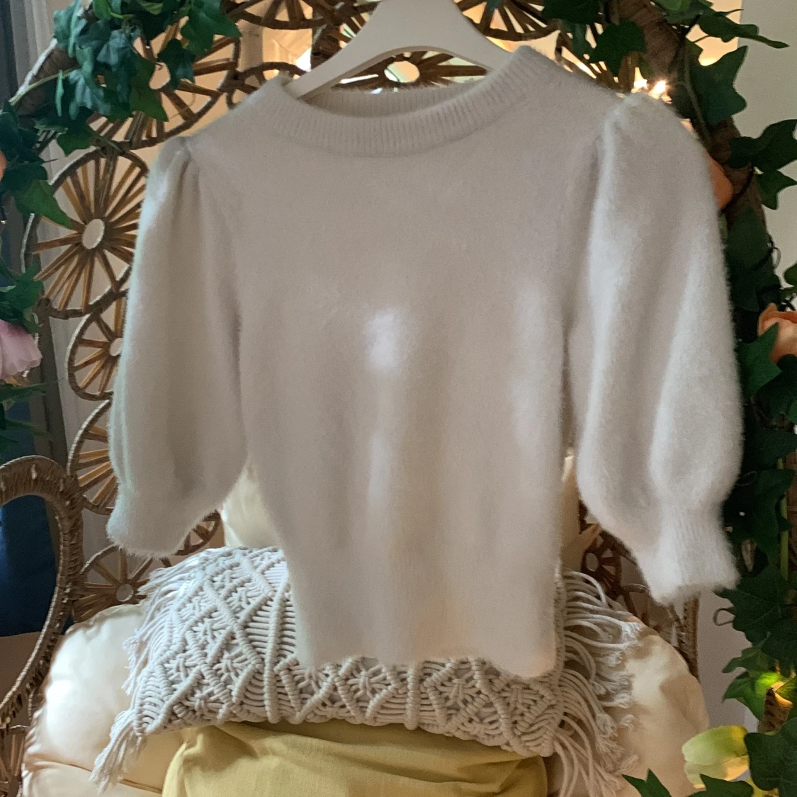 Så gullig fluffig tröja med puff ärmar🤍 - 90