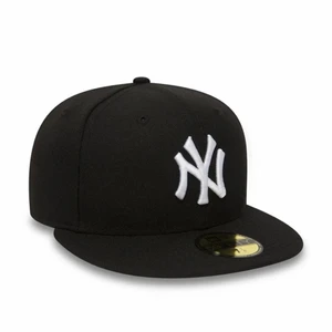 New era fitted cap - Ordinare skick, inte mycket använd, ägt den ungefär 3 månader men den har varit Förstor så har ej använt den