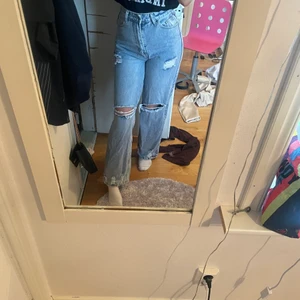 Jeans - Skit snygga jeans,aldrig använda. Sitter perfekt på mig som är 166.