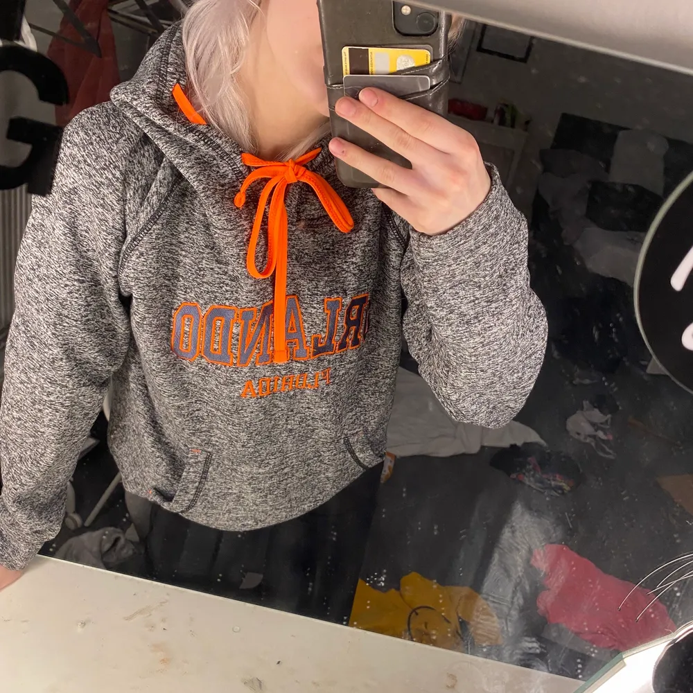 Hoodie ifrån USA bra skick aldrig använd . Hoodies.