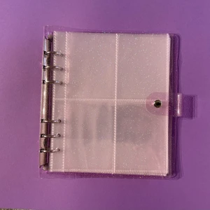 VILL SÄLJA  - kpop binder med 12 pages som är dubbelsidiga! 166 kr med spårbar frakt inkluderat. skriv om intresserad att köpa :) 