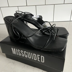 Missguided heeled sandals, stl 40  - Fick hem dessa från Missguided i veckan och tyvärr passade dem inte mig. Nypris 52€. 