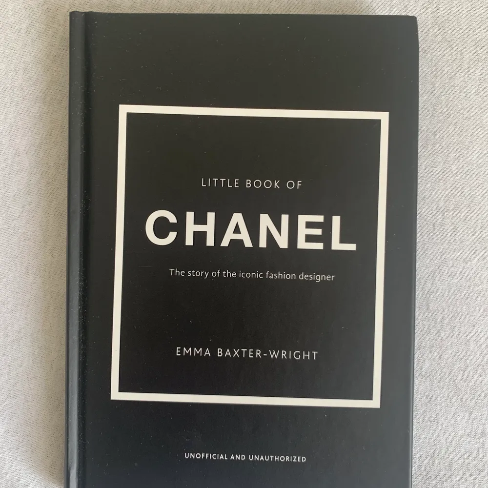 Vackra Chanel och Dior böcker - används som dekoration eller liknande❤️ Helt nya, köp en för 70kr eller båda för 115kr!. Övrigt.