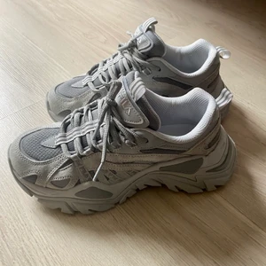 Fila Sneakers size 37 - Fila Iterations har bara använts ca 5 gånger men måste säga hej då pga för liten i storlek : (  