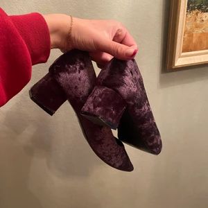 Velvet sandaler - Säljer för de tyvärr är för små, står att de är 40 men är en 39 snarare