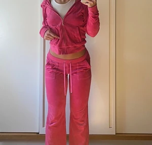 Juicy set  - Skrik rosa juicy set skriv vid intresse, endast seriösa köpare 