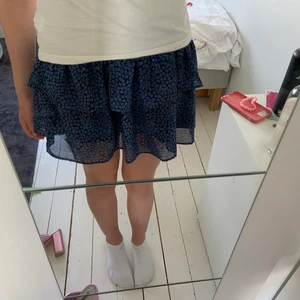 Kjol - Kjol från hm i storlek 170, skulle säga att det är som en S eller M då den är väldigt stretchig💕