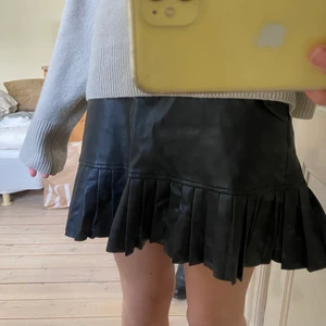Kjol - Snygg kjol i skinnimitation från Zara! Storlek XS 💕