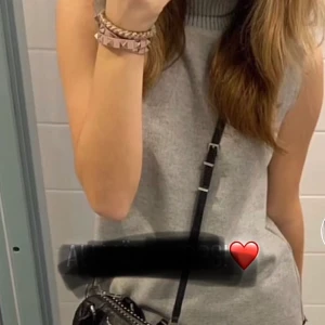 zara tröja - säljer denna zara tröjan i beige!! Endast använd 1 gång. Köptes för 200 säljer för 100 +frakt. Säljs ej längre, kom privat vid frågor och intresse❤️❤️