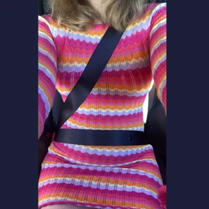 Klänning  - Jättesöt klänning från bershka endast använd en gång och säljer för att den inte är min stil.  Pris kan diskuteras vid snabb affär :)