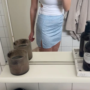 Sommarkjol  - Sommarkjol som aldrig är använd strl M. Köparen står för frakt🌸🌸kommer från Shein