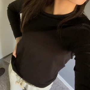 Svart tröja - Basic svart tröja från Arket ⚓️