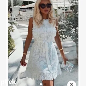 Studentklänning  - En såå snygg klänning!!! Storlek L men sitter som en S💕💕💕 