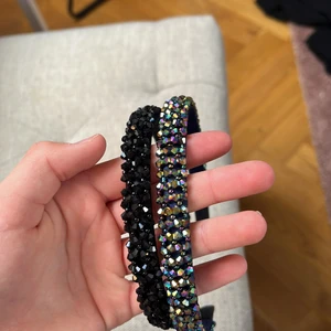 Två diadem  - Två jätte fina diadem från ur&penn. 50kr styck men man kan också köpa båda för 70kr. Jätte fina och alla diamanter sitter kvar. 