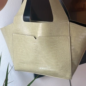 Väska - Intressekoll på min helt nya väska från Carin Wester. Säljer då den tyvärr inte kommer till användning 💖