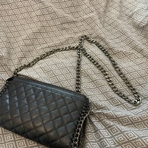 Axelbandsväska - Super fin väska!!skriv vid fler bilder