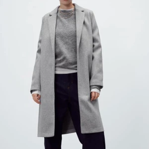 zara kåpe - Grå kåpe fra zara, används bara några gånger. inget slitage. 