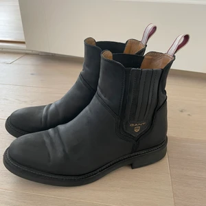 GANT Chelsea Boots - Storlek 36. Använda men i gott skick, har många mil kvar att gå. Läder som har vårdats regelbundet.