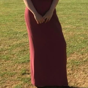 Balklänning  - Säljer nu 2 balklänningar  i väldigt fint skick, använda en gång. 