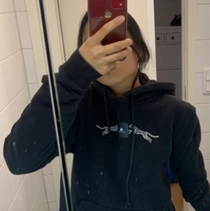 Hoodie  - The cool elephant hoodie asnygg men kommer inte till användning är en så kallad ”premium” hoodie så är lite tjockare material än dem vanliga hoodiesen säljer för 200 inklusive frakt 
