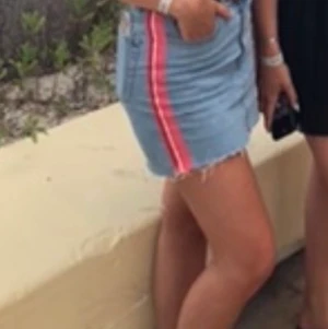 Kjol från Zara - En snygg kjol från Zara i strl S. Tyvärr använder jag den inte så mycket längre! 