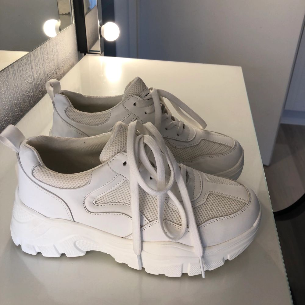 Chunky hotsell sneakers duffy
