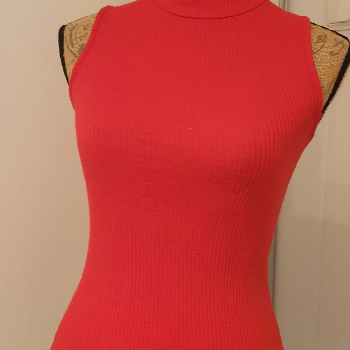 Ett rött skönt linne/tröja  - 90