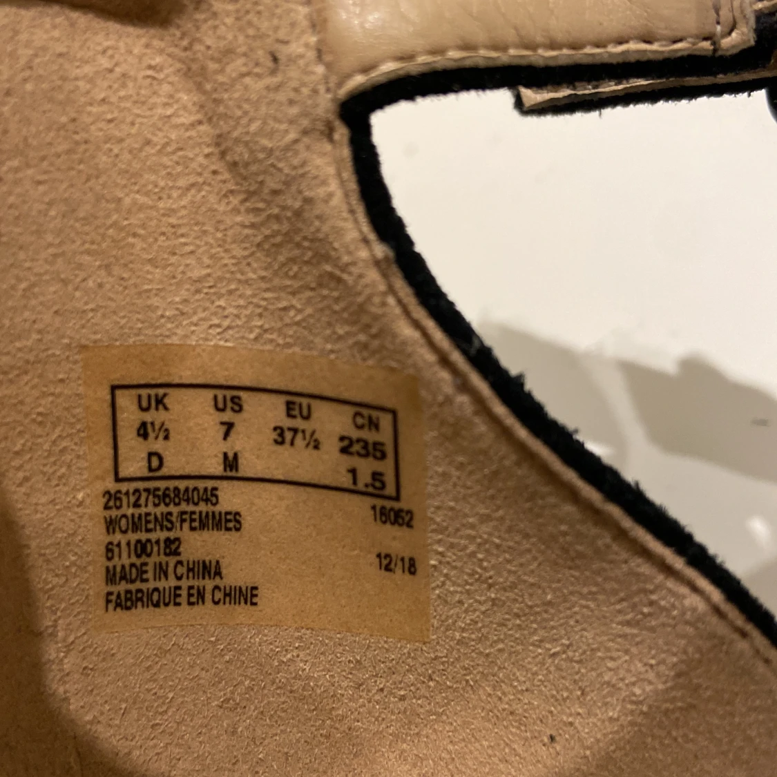 Svarta klackar, äkta skinn - 91