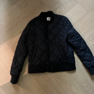 Oversized bomberjacka - Säljer skitsnygg oversized bomberjacka pga får ingen användning för den.. 💞