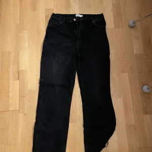 Jeans från NAKD stl 40 - Nypris 499
