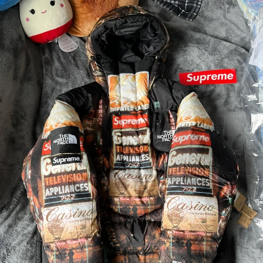  Supreme The North Face Times Square 800-Fill Half Zip Hooded Pullover. Brand new with receipt . Jackor.