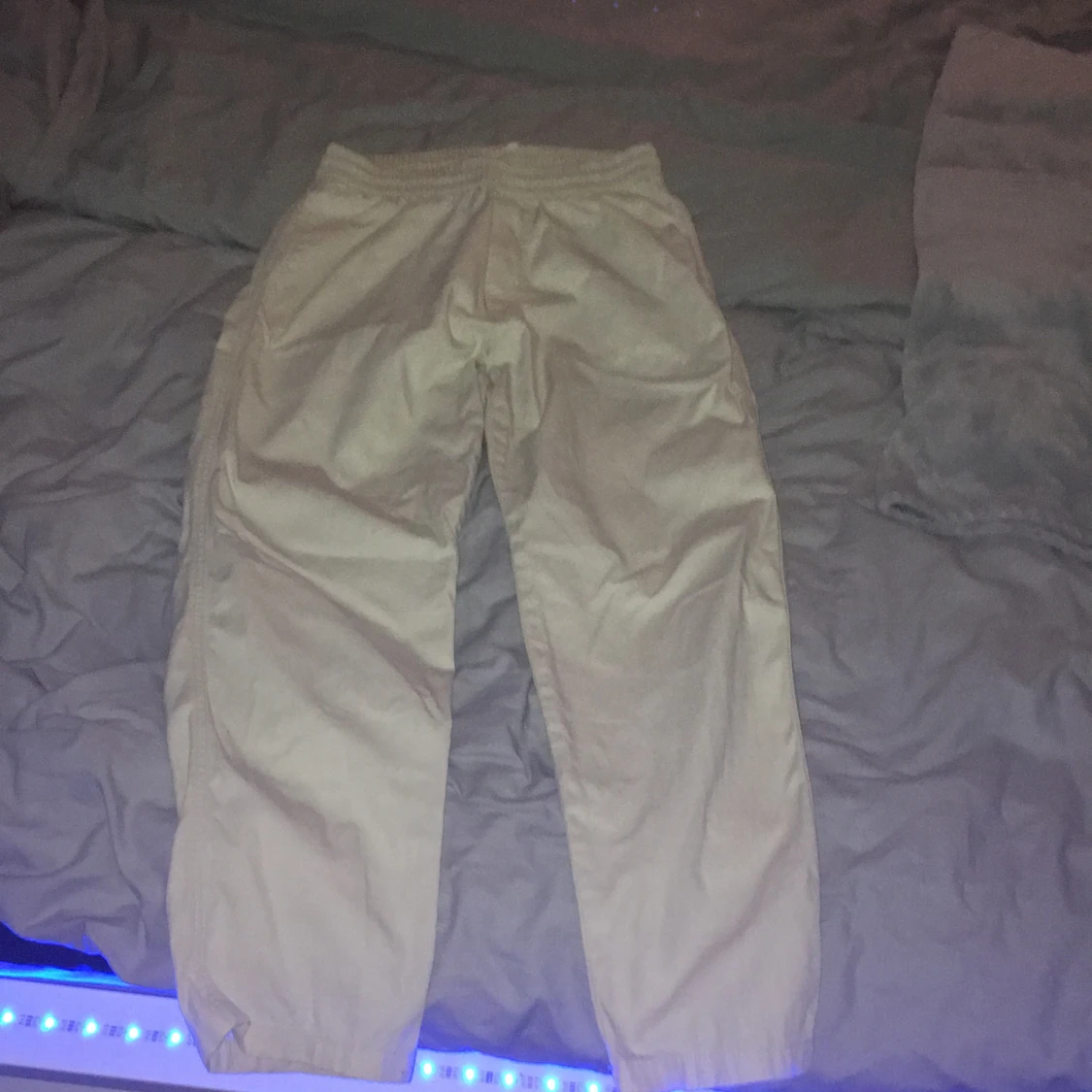 Ljusa byxor  - 90
