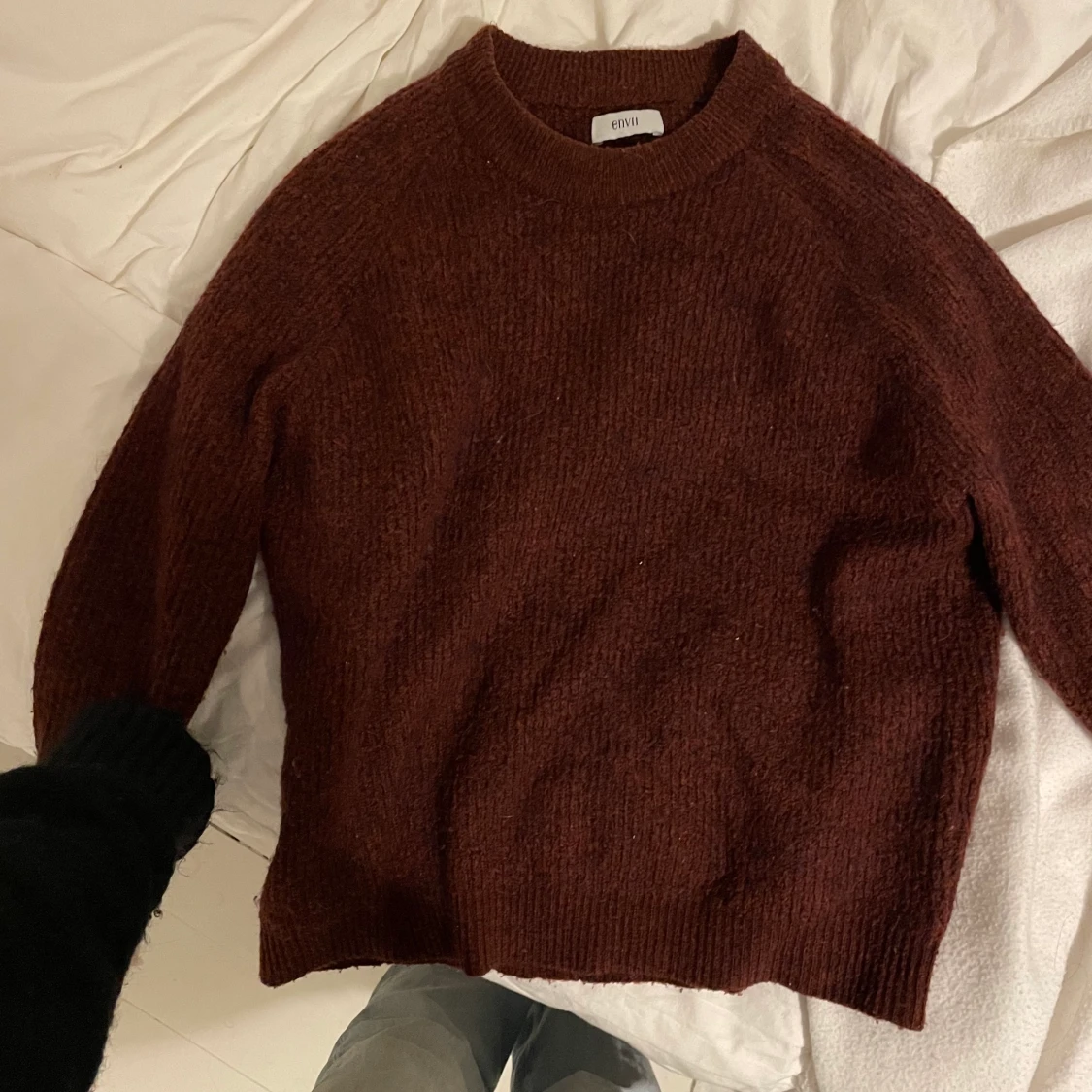 Vinröd stickad tröja 