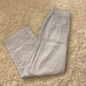 Pyjamasbyxor - Jättefina randiga pyjamas byxor😍