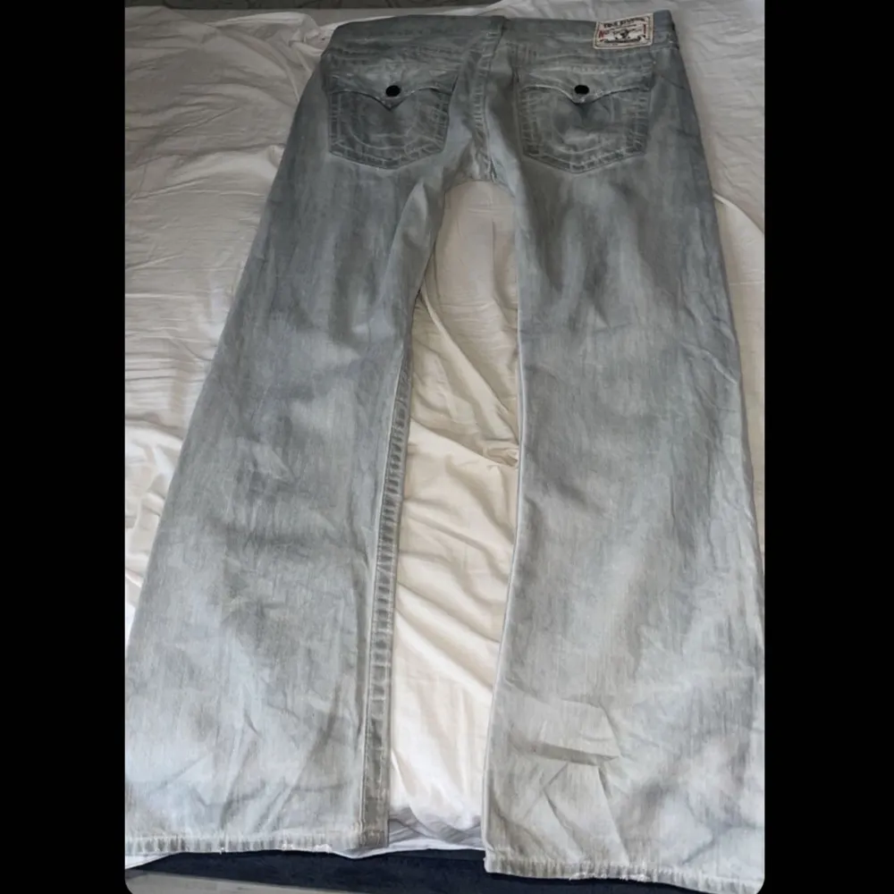 as snygga gråa true religionjeans köpta för 1200 pris kan diskuteras . Jeans & Byxor.